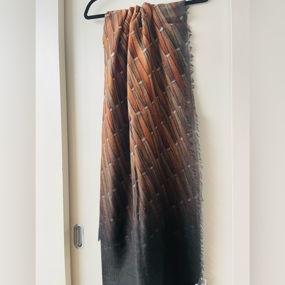 TILO Scarves Beautiful Scarf, Basket Weave is the name, wool warmth is the game. - Picture 3 of 7